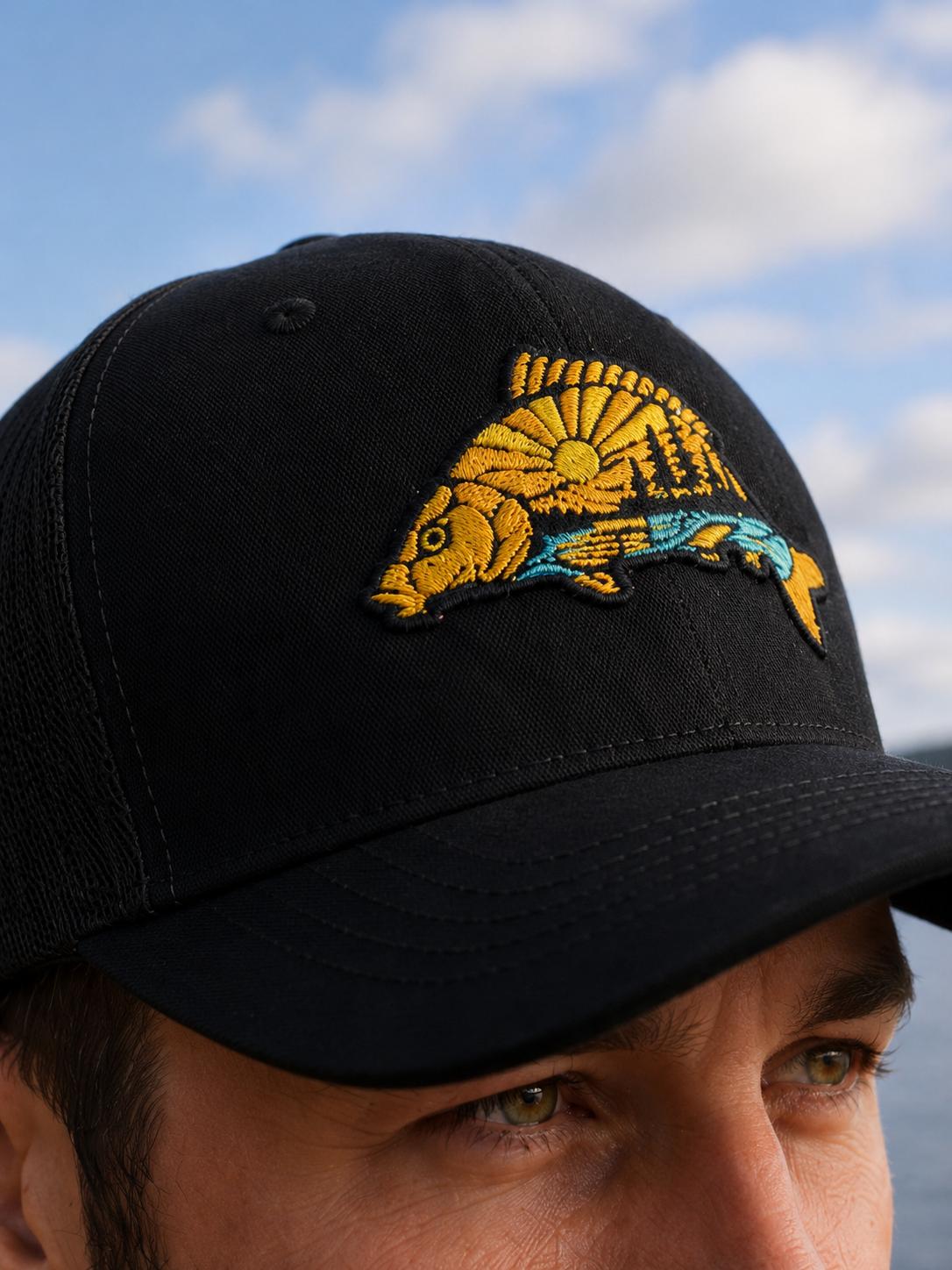 Czapka Snapback Trucker z haftem wędkarskim Karp - 5-panelowa, bawełna, poliester, One Size